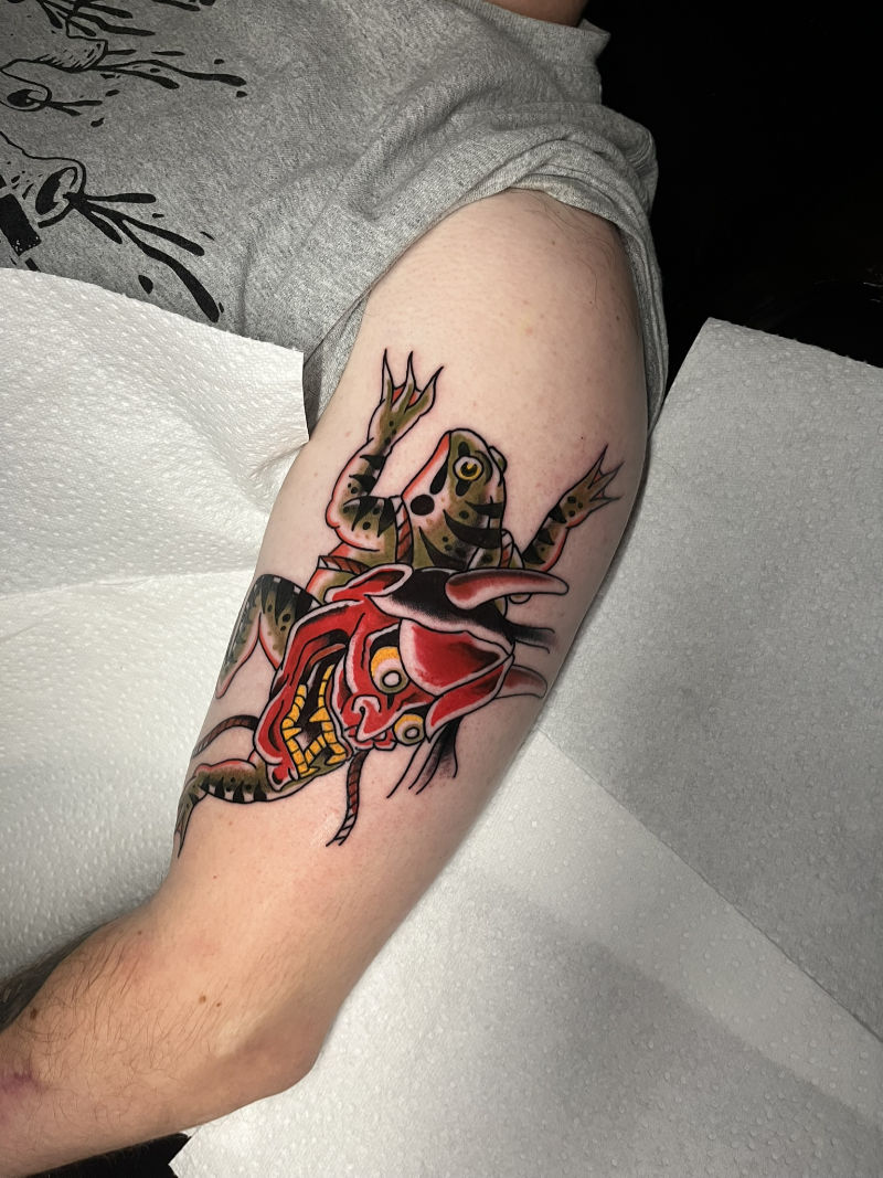 Volledige Hannya kikker tattoo op de bovenarm, Japanse traditional door StayXGold Tattoo Barendrecht